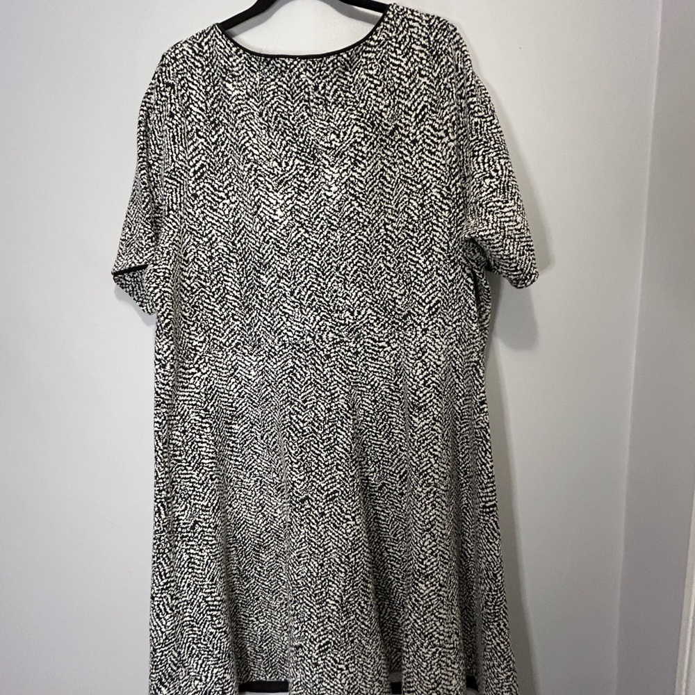 Lands’ End Black & White Jacquard Print Short Sleeve Dress - Picture 2 of 8